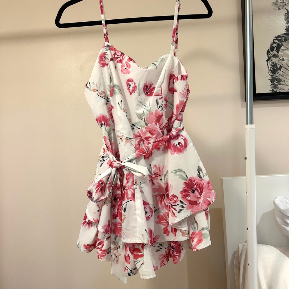 Soft and feminine floral elegant, dainty romper from Ally Fashion size large/14